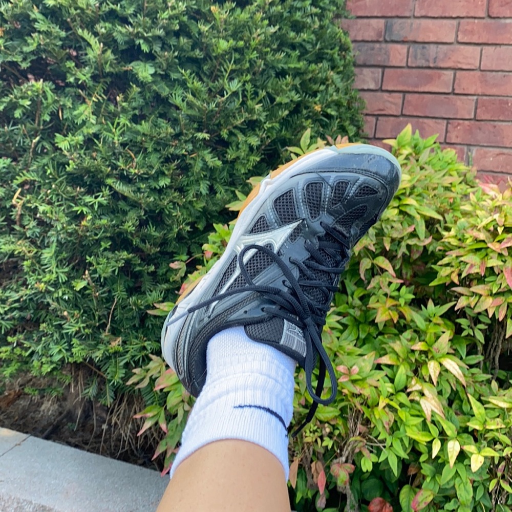Mizuno volleyball shoes